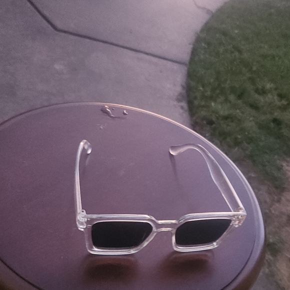 Chic Transparent Frame Sunglasses - Picture 1 of 4
